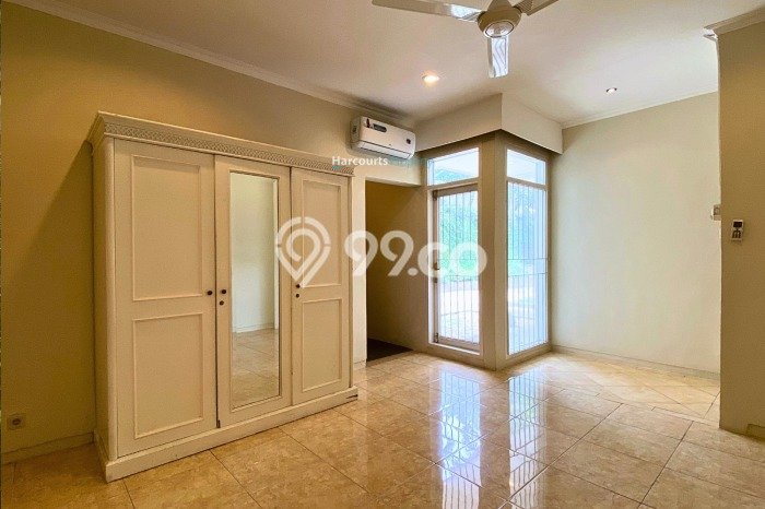 SPECIAL OFFER! Rumah di , 4 KM, Lingkungan Strategis, Luas 1150m2m² LB 590m2m² SPECIAL OFFER! Rumah di , 4 KM, Lingkungan Strategis, Luas 1150m2m² LB 590m2m²
