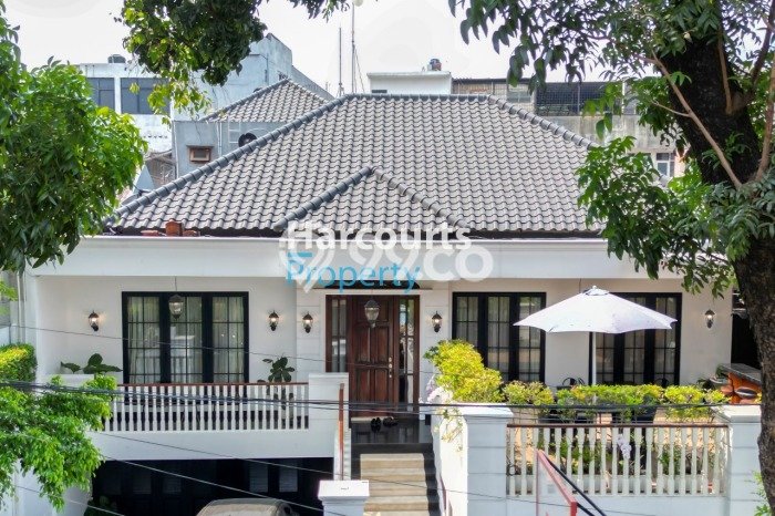 Siap Huni Hunian Elit 5 Kamar di Kebayoran Baru Dekat ke Mana Pun Siap Huni Hunian Elit 5 Kamar di Kebayoran Baru Dekat ke Mana Pun