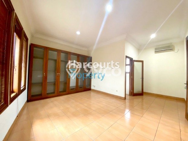 Rumah Elit Modern Tanpa Renovasi di Kuningan Jakarta Selatan Rumah Elit Modern Tanpa Renovasi di Kuningan Jakarta Selatan