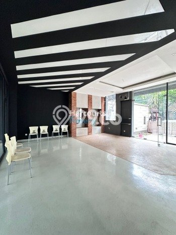 Unit Komersial Disewa Lokasi Kebayoran Baru, Jakarta Selatan Spesifikasi Luas Bangunan 1180m2 Unit Komersial Disewa Lokasi Kebayoran Baru, Jakarta Selatan Spesifikasi Luas Bangunan 1180m2