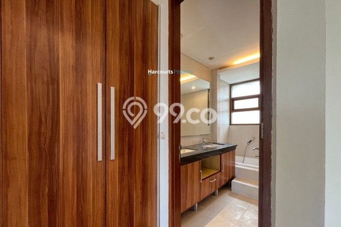 Disewakan Rumah Strategis di Pejaten LT 460m2 / LB 500m2 Siap Huni Disewakan Rumah Strategis di Pejaten LT 460m2 / LB 500m2 Siap Huni