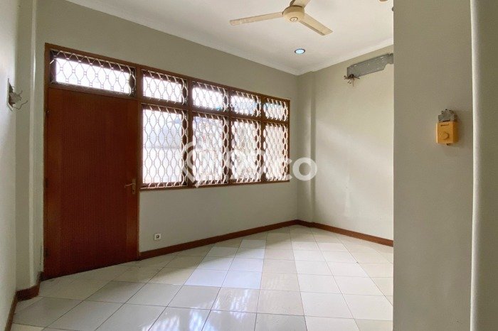 FOR SALE! Ruko di Kebayoran Baru Jakarta Selatan, LT 122m2, LB 275m2 FOR SALE! Ruko di Kebayoran Baru Jakarta Selatan, LT 122m2, LB 275m2