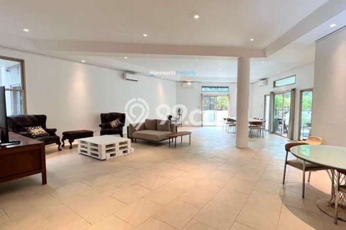 Sewa Rumah Strategis di SCBD LT 400m2 / LB 800m2 Siap Huni Sewa Rumah Strategis di SCBD LT 400m2 / LB 800m2 Siap Huni