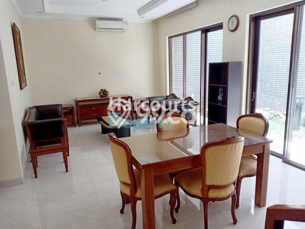 Lokasi terbaik! Rumah siap pakai disewakan di Kebayoran Baru LB 200m2 Lokasi terbaik! Rumah siap pakai disewakan di Kebayoran Baru LB 200m2