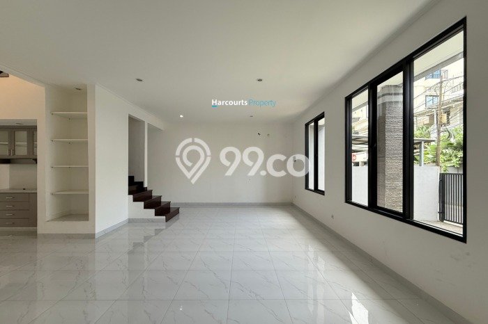 Rumah Elit Modern Tanpa Renovasi di Senopati Jakarta Selatan Rumah Elit Modern Tanpa Renovasi di Senopati Jakarta Selatan