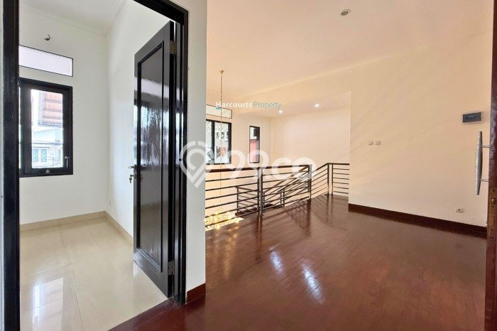 Rumah Elit Modern Tanpa Renovasi di Senopati Jakarta Selatan Rumah Elit Modern Tanpa Renovasi di Senopati Jakarta Selatan