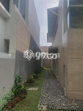 Dijual Rumah Premium dengan Fasilitas Sekitar Komplit di Sambikerep, Surabaya Dijual Rumah Premium dengan Fasilitas Sekitar Komplit di Sambikerep, Surabaya
