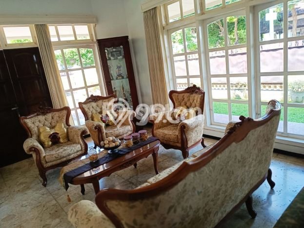 Rumah Elit Modern Siap Huni di Ketintang Surabaya Rumah Elit Modern Siap Huni di Ketintang Surabaya