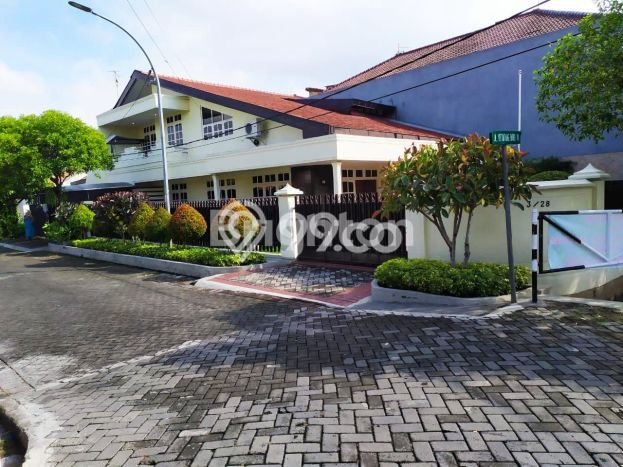 Rumah Elit Modern Siap Huni di Ketintang Surabaya Rumah Elit Modern Siap Huni di Ketintang Surabaya