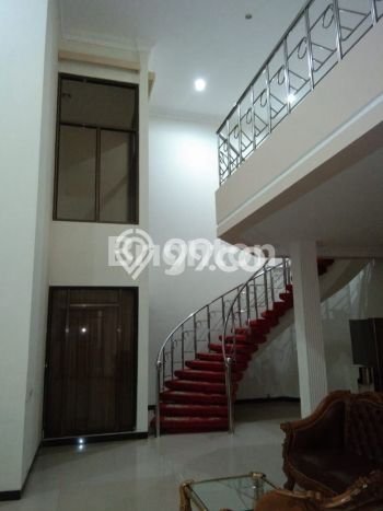 Rumah Mewah LB 550m2 Siap Pakai Desain Elegan di Dharma Husada, Surabaya Rumah Mewah LB 550m2 Siap Pakai Desain Elegan di Dharma Husada, Surabaya