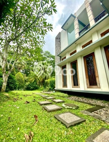 Rumah Elit Akses Strategis di Tangerang Selatan Semi Furnished Rumah Elit Akses Strategis di Tangerang Selatan Semi Furnished