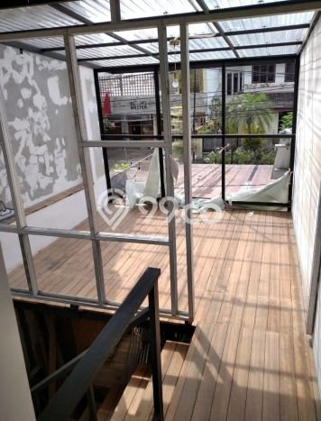 Hunian Mewah LB 200m2 Siap Huni Desain Elegan di Bintaro, Tangerang Selatan Hunian Mewah LB 200m2 Siap Huni Desain Elegan di Bintaro, Tangerang Selatan