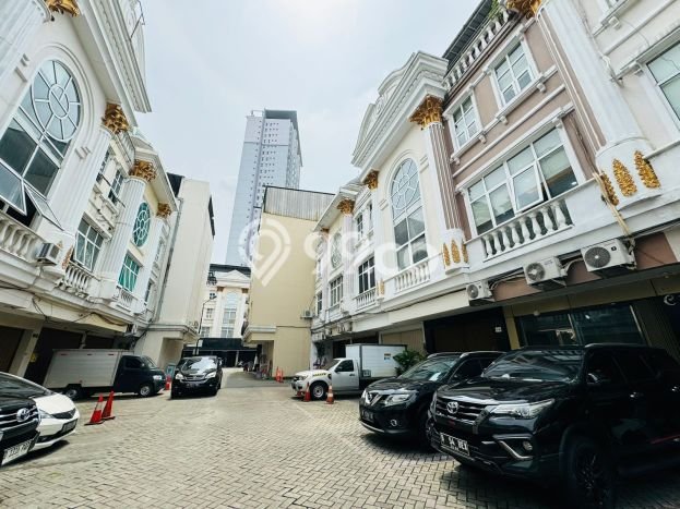 Unit Ruko Dijual di Tebet Jakarta Selatan Luas Tanah 72m2, Luas Bangunan 238m2 Unit Ruko Dijual di Tebet Jakarta Selatan Luas Tanah 72m2, Luas Bangunan 238m2