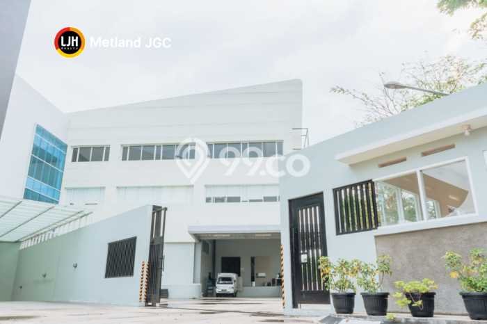 Unit Gudang Dijual di Bandung LT 14579m2 & LB 14862m2 Unit Gudang Dijual di Bandung LT 14579m2 & LB 14862m2