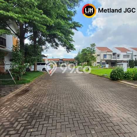 Jual Rumah Luas Elegan Dengan View Cantik di Jakarta Garden City, Jakarta Timur Jual Rumah Luas Elegan Dengan View Cantik di Jakarta Garden City, Jakarta Timur