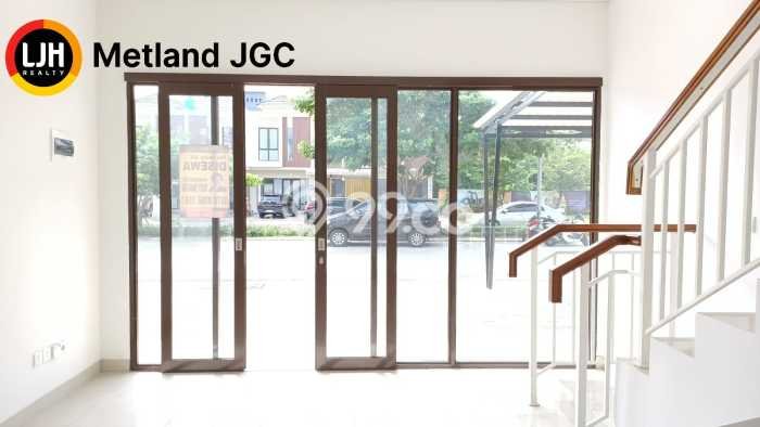 Unit Ruko Dijual di Jakarta Timur LT 63m2 & LB 56m2 Unit Ruko Dijual di Jakarta Timur LT 63m2 & LB 56m2