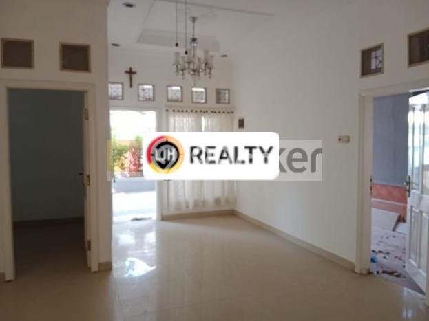 Rumah lokasi Jatisampurna, Bekasi, Luas 251m² LB 100m² Rumah lokasi Jatisampurna, Bekasi, Luas 251m² LB 100m²