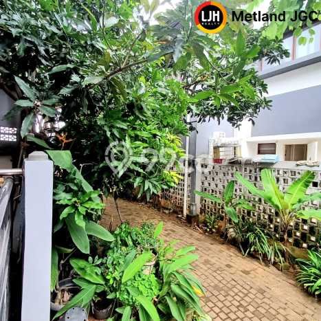 Jual Rumah Luas Elegan Dengan View Cantik di Jakarta Garden City, Jakarta Timur Jual Rumah Luas Elegan Dengan View Cantik di Jakarta Garden City, Jakarta Timur