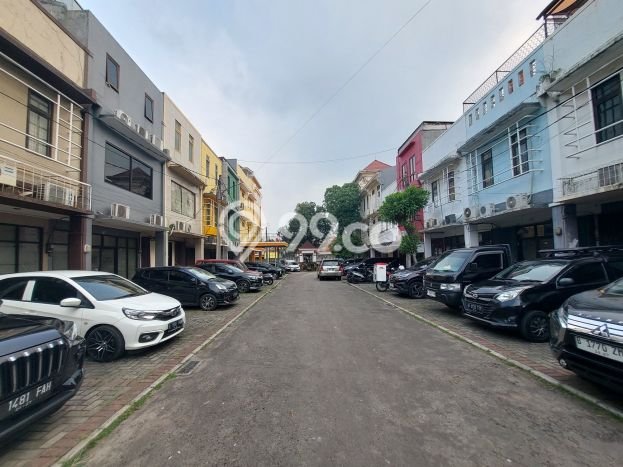 Ruko Dijual di Prime Area Jakarta Selatan Luas 180m2 Ruko Dijual di Prime Area Jakarta Selatan Luas 180m2