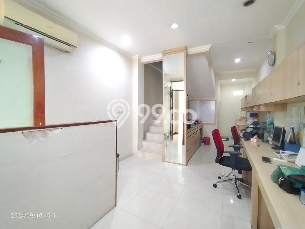 Ruko Dijual di Depok LT 71m2 & LB 150m2 Lokasi Terbaik! Ruko Dijual di Depok LT 71m2 & LB 150m2 Lokasi Terbaik!