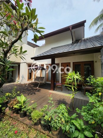 Siap Huni Rumah Mewah 5 Kamar di Kebayoran Baru Dekat ke Mana Saja Siap Huni Rumah Mewah 5 Kamar di Kebayoran Baru Dekat ke Mana Saja