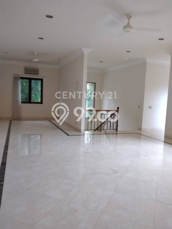 Sewa Rumah Strategis LT 750m2 / LB 500m2 di Kemang, Jakarta Selatan Sewa Rumah Strategis LT 750m2 / LB 500m2 di Kemang, Jakarta Selatan