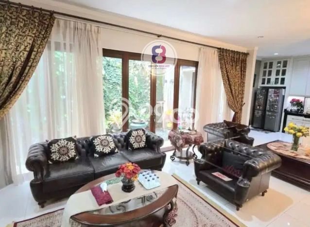 Rumah Mewah LB 200m2 Siap Pakai Desain Elegan di Bintaro, Tangerang Selatan Rumah Mewah LB 200m2 Siap Pakai Desain Elegan di Bintaro, Tangerang Selatan
