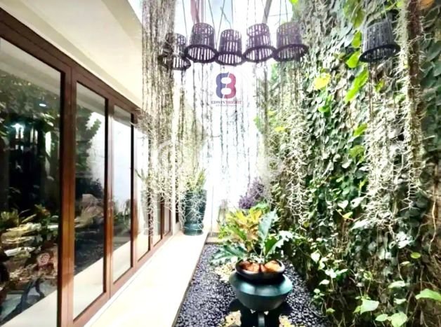 Rumah Mewah LB 200m2 Siap Pakai Desain Elegan di Bintaro, Tangerang Selatan Rumah Mewah LB 200m2 Siap Pakai Desain Elegan di Bintaro, Tangerang Selatan