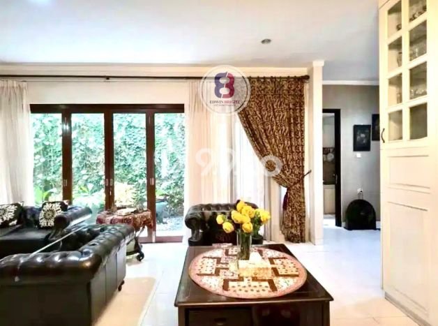 Rumah Mewah LB 200m2 Siap Pakai Desain Elegan di Bintaro, Tangerang Selatan Rumah Mewah LB 200m2 Siap Pakai Desain Elegan di Bintaro, Tangerang Selatan