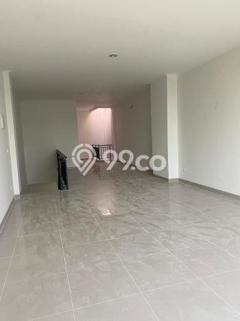 Unit Ruko disewakan di Kelapa Gading Jakarta Utara dengan LT 67m2 / LB 303m2 Unit Ruko disewakan di Kelapa Gading Jakarta Utara dengan LT 67m2 / LB 303m2