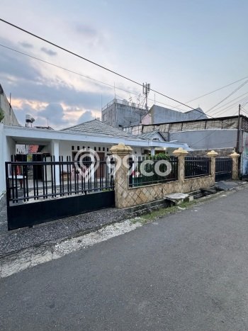 Rumah Mewah LB 160m2 Siap Pakai Desain Elegan di Cililitan, Jakarta Timur Rumah Mewah LB 160m2 Siap Pakai Desain Elegan di Cililitan, Jakarta Timur