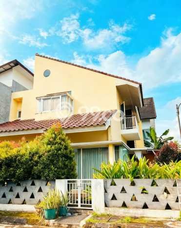 Hunian Cantik Minimalis Lb 180m2 di Ciputat, Tangerang Selatan Hunian Cantik Minimalis Lb 180m2 di Ciputat, Tangerang Selatan