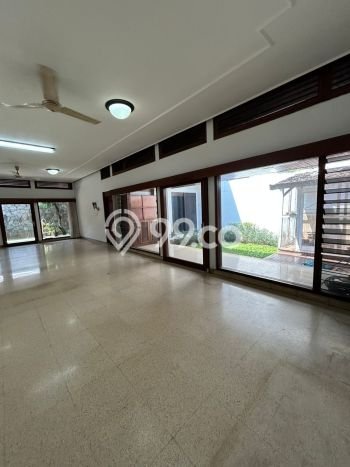 Siap Huni Hunian Elit 4 Kamar di Kebayoran Lama Dekat ke Mana Pun Siap Huni Hunian Elit 4 Kamar di Kebayoran Lama Dekat ke Mana Pun