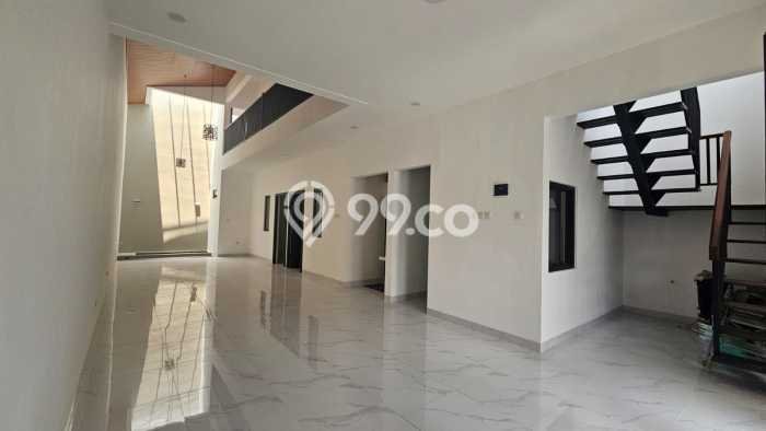 Lokasi strategis! Rumah siap huni disewakan di Cakung LB 150m2 Lokasi strategis! Rumah siap huni disewakan di Cakung LB 150m2