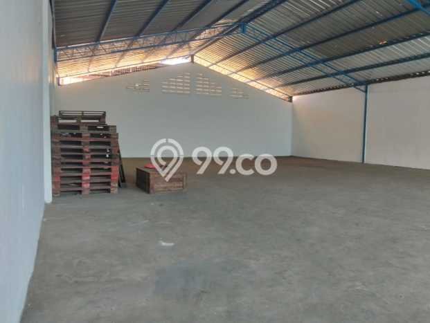 Gudang Strategis Kawasan , Luas 686m2m², Jalan Utama, Area Bisnis Aktif Gudang Strategis Kawasan , Luas 686m2m², Jalan Utama, Area Bisnis Aktif