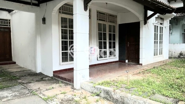 Rumah Luas Asri 3 KT Siap Pakai di Bintaro Tangerang Selatan Rumah Luas Asri 3 KT Siap Pakai di Bintaro Tangerang Selatan