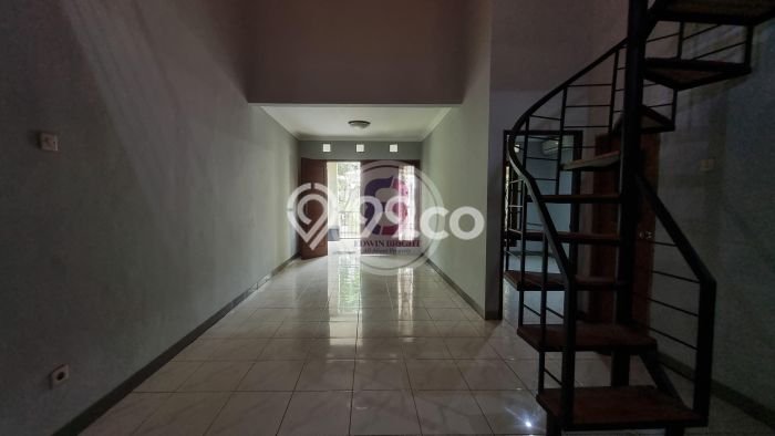 Rumah Mewah LB 127m2 Siap Huni Desain Elegan di Bintaro, Tangerang Selatan Rumah Mewah LB 127m2 Siap Huni Desain Elegan di Bintaro, Tangerang Selatan