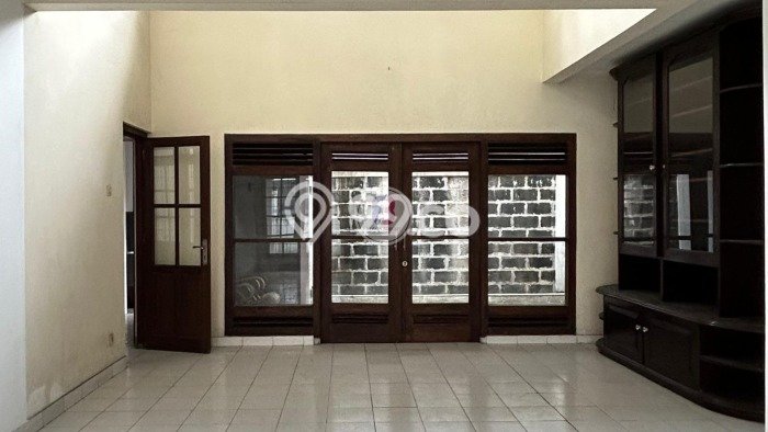 Rumah Luas Asri 3 KT Siap Pakai di Bintaro Tangerang Selatan Rumah Luas Asri 3 KT Siap Pakai di Bintaro Tangerang Selatan