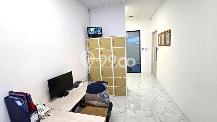 LOKASI PREMIUM! Kantor di Kelapa Gading, Luas 68m², Lokasi Strategis LOKASI PREMIUM! Kantor di Kelapa Gading, Luas 68m², Lokasi Strategis