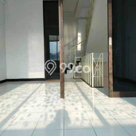 Area Strategis! Disewakan Ruko Lokasi Surabaya Kota, Surabaya Cocok untuk Bisnis Area Strategis! Disewakan Ruko Lokasi Surabaya Kota, Surabaya Cocok untuk Bisnis