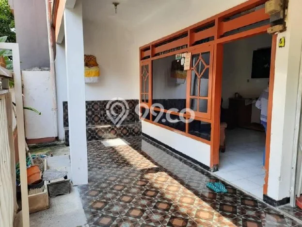 HARGA TERBAIK! Rumah area Surabaya Kota, 12 KT, Lingkungan Sejuk, LT 140m² Bangunan 250m² HARGA TERBAIK! Rumah area Surabaya Kota, 12 KT, Lingkungan Sejuk, LT 140m² Bangunan 250m²