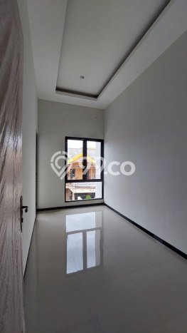 SIAP HUNI! Rumah Strategis di Rungkut, Luas 100m2m² Bangunan 140m2m² SIAP HUNI! Rumah Strategis di Rungkut, Luas 100m2m² Bangunan 140m2m²