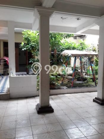 Rumah Lingkungan Nyaman di Rungkut, Surabaya, Luas 318m2m² Bangunan 300m2m² Rumah Lingkungan Nyaman di Rungkut, Surabaya, Luas 318m2m² Bangunan 300m2m²