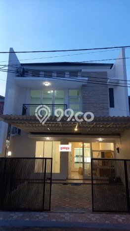 Dijual Hunian Rumah Terawat 3 Kamar di Pakuwon City, Surabaya Dijual Hunian Rumah Terawat 3 Kamar di Pakuwon City, Surabaya