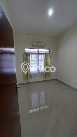 Lokasi strategis! Rumah siap huni dikontrakkan di Rungkut LB 135m2 Lokasi strategis! Rumah siap huni dikontrakkan di Rungkut LB 135m2