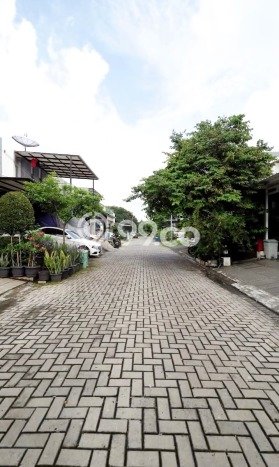 Ready to Use! Luxury House LT 105m2 Desain Modern di Daan Mogot Ready to Use! Luxury House LT 105m2 Desain Modern di Daan Mogot