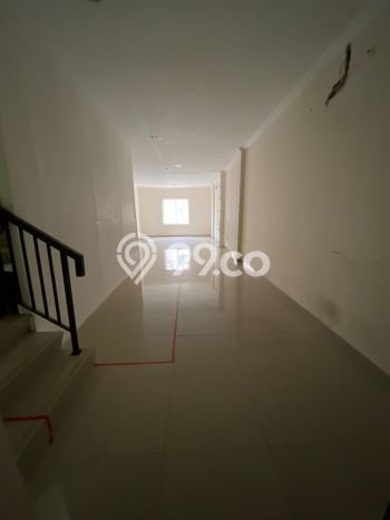 AREA KOMERSIAL! Ruko Kawasan Green Lake City, Luas 237m², Akses Raya AREA KOMERSIAL! Ruko Kawasan Green Lake City, Luas 237m², Akses Raya