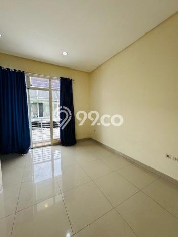 Rumah dengan Lokasi Strategis 2 KT di Green Lake City, Jakarta Barat Rumah dengan Lokasi Strategis 2 KT di Green Lake City, Jakarta Barat