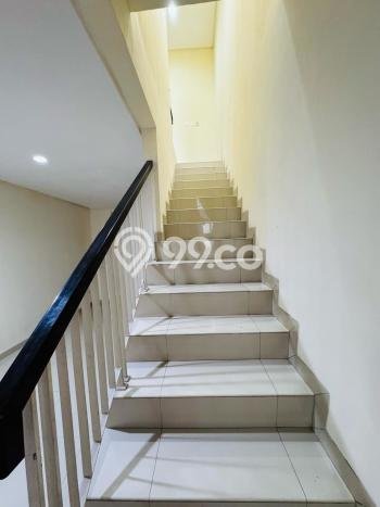 Rumah dengan Lokasi Strategis 2 KT di Green Lake City, Jakarta Barat Rumah dengan Lokasi Strategis 2 KT di Green Lake City, Jakarta Barat