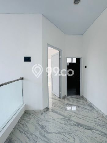 Rumah Harga Nego 4 Kamar Tidur di , Keamanan 24 Jam, Jakarta Barat Rumah Harga Nego 4 Kamar Tidur di , Keamanan 24 Jam, Jakarta Barat